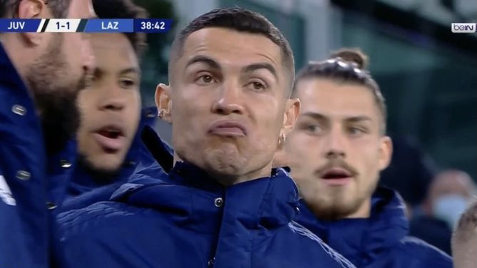 VIDEO: Phản ứng kỳ lạ của Ronaldo khi đồng đội ghi bàn