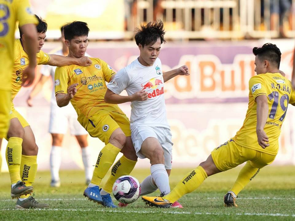 “Hà Nội FC giờ không cùng đẳng cấp với HAGL nữa”