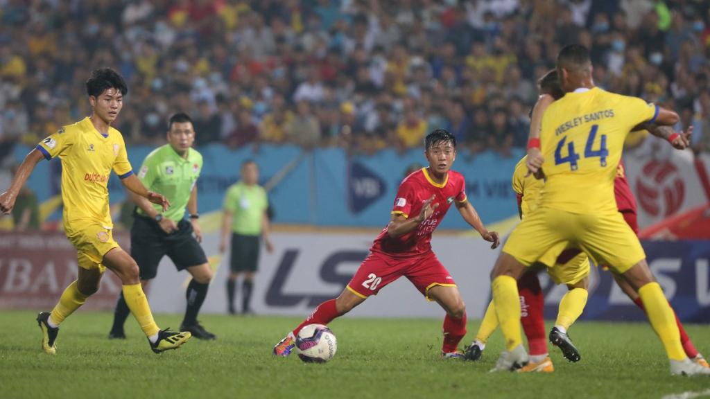 AFC ra chỉ tiêu mới, Nam Định và SLNA phản ứng dữ dội
