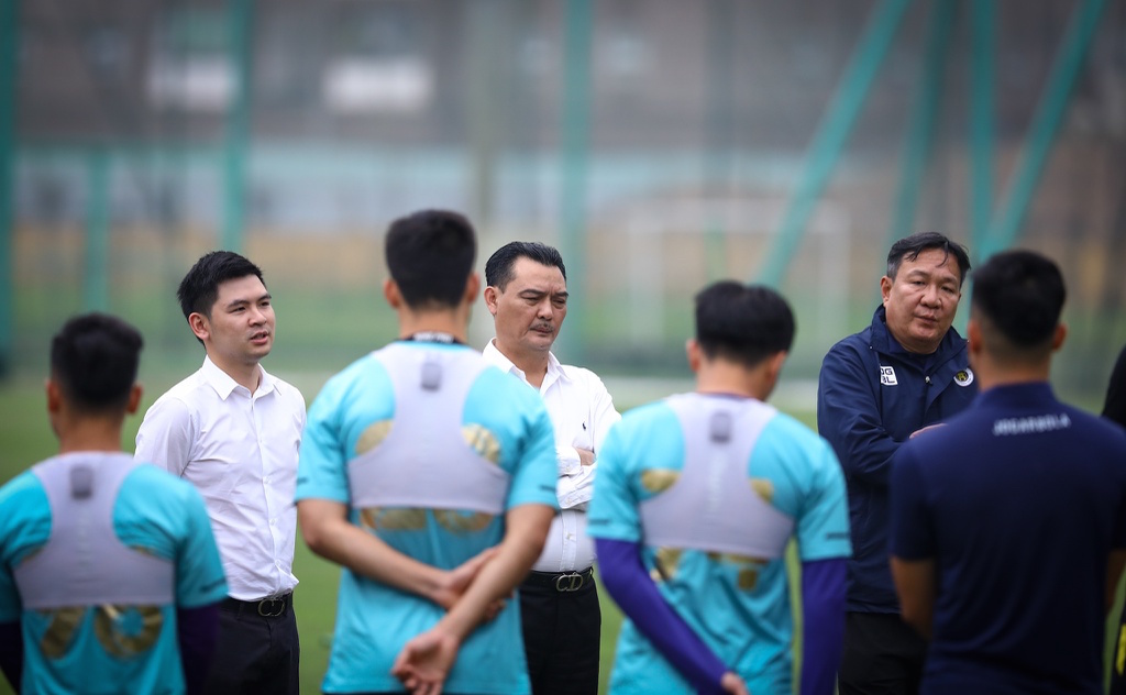 Nhắc tới trụ hạng, chủ tịch Hà Nội FC tiếp lửa cầu thủ trước đại chiến Viettel