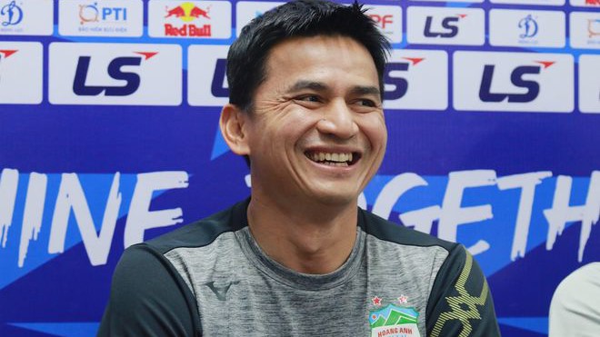 Báo Thái: “Kiatisak ghi điểm cực mạnh trước mặt HLV Park”