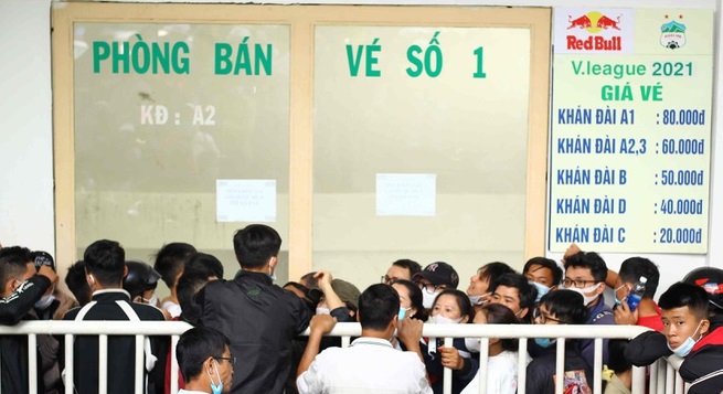 Hỗn loạn cảnh mua vé trận HAGL – Hà Nội FC