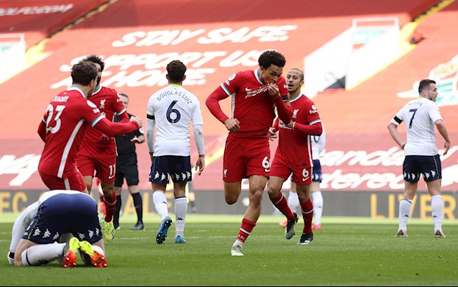 Bị loại khỏi cúp C1 giúp Liverpool sáng cửa vào top 4 Ngoại hạng Anh