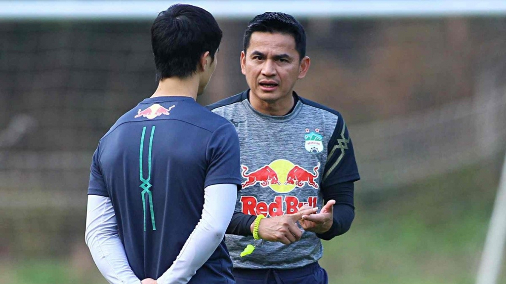 Kiatisak dặn dò riêng Công Phượng trước trận gặp Hà Nội FC