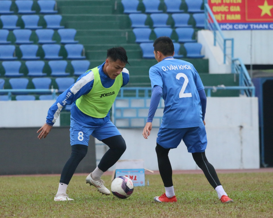 Cầu thủ Quảng Ninh nhận thêm hỗ trợ trước trận Hà Nội FC
