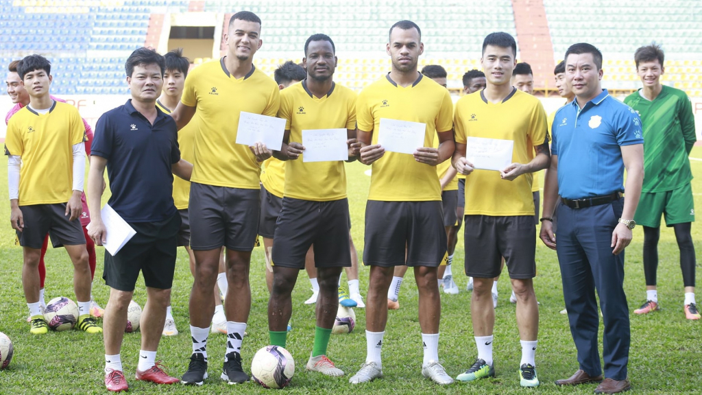 Nam Định nhận cú hích tinh thần cực lớn trước vòng 10 V.League