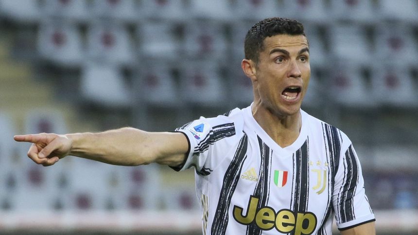 Ronaldo bị chỉ trích dù Juventus thắng trận