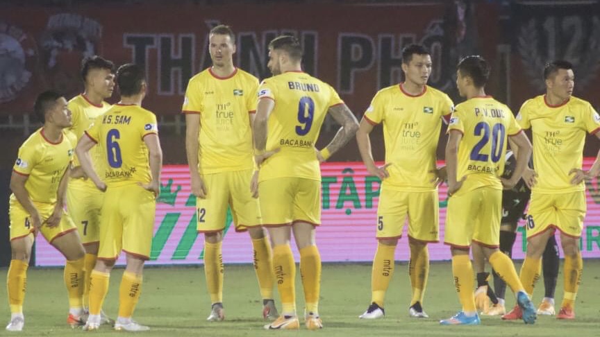 SLNA sa sút ở V.League 2021: Vừa giận lại vừa thương