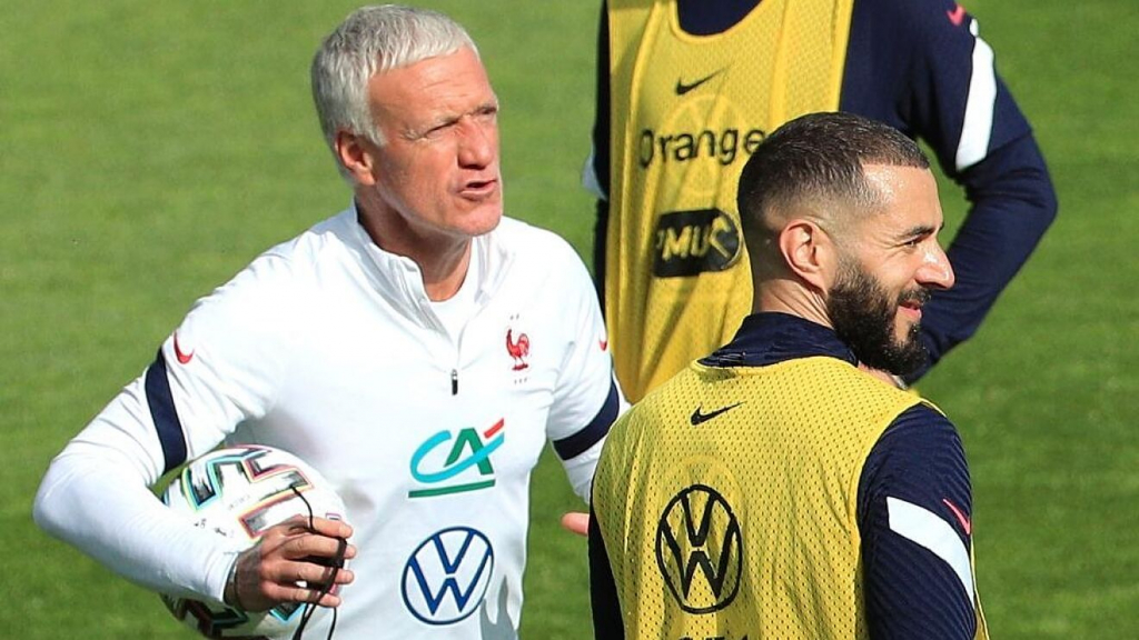 HLV Deschamps nói gì sau khi nhún mình gọi Benzema trở lại ĐT Pháp?