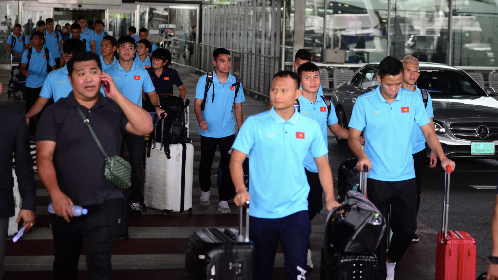 Choáng với lượng hành lý ĐT Việt Nam mang tới UAE dự vòng loại World Cup