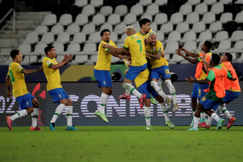 Casemiro sắm vai người hùng, Brazil lội ngược dòng nghẹt thở trước Colombia