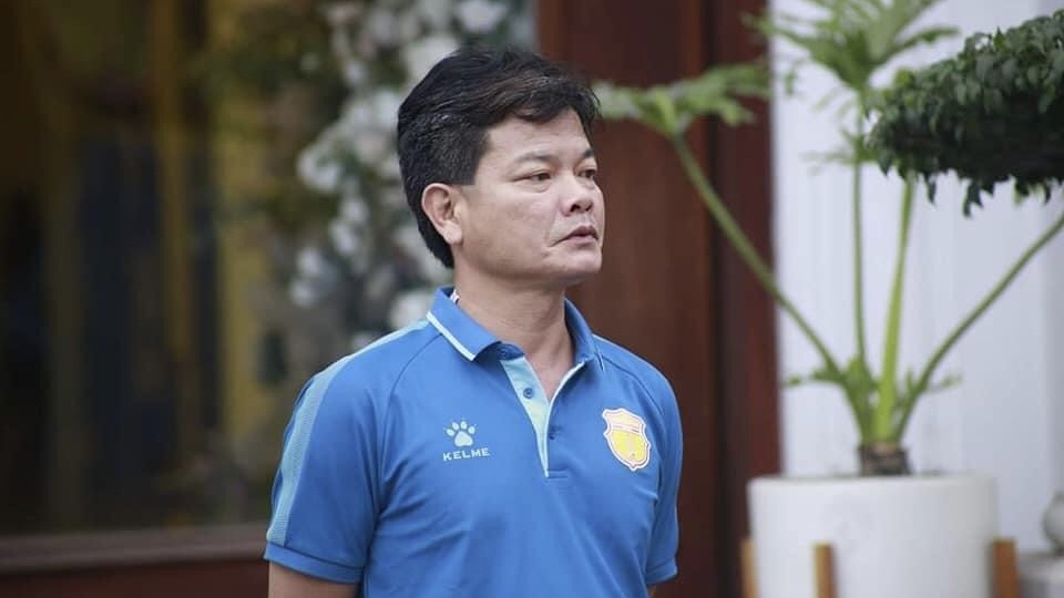 HLV Nguyễn Văn Sỹ: Vay tiền trả lương cầu thủ, đau đáu với bóng đá Nam Định