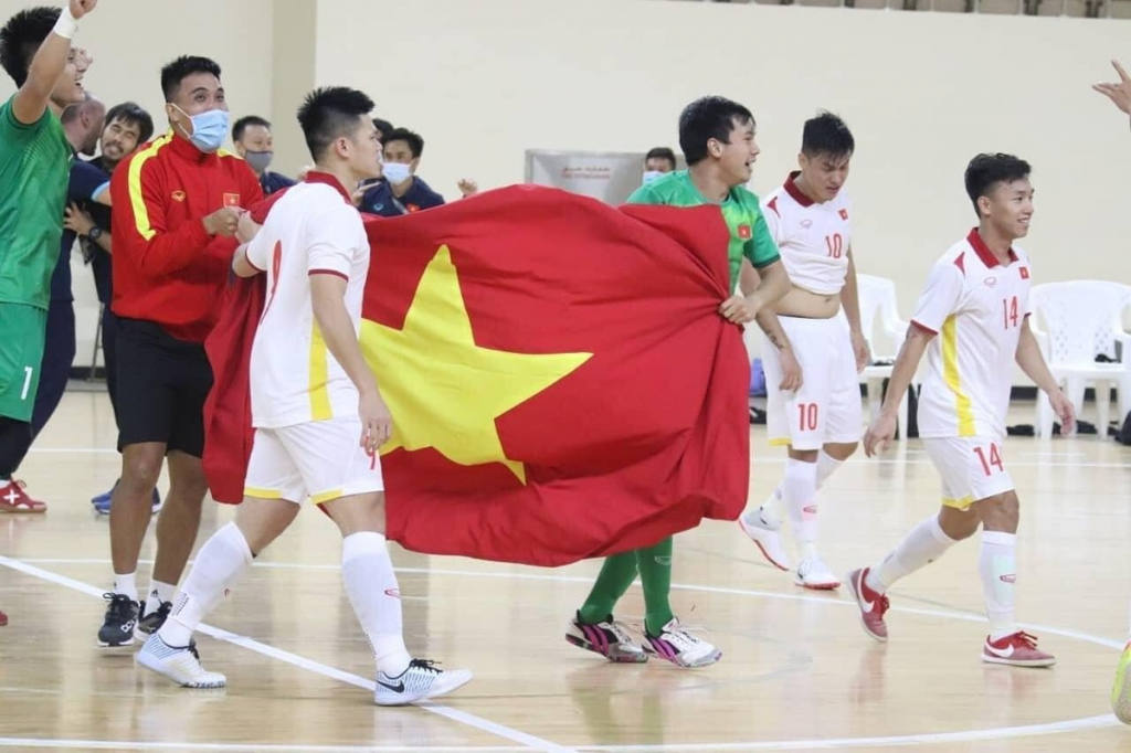 Điểm tin bóng đá sáng 26/5: ĐT Futsal Việt Nam dự World Cup, UEFA sẵn sàng phạt nặng Barca - Real và Juventus