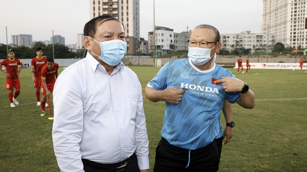 HLV Park thay mặt ĐT Việt Nam nói lời tâm can trước ngày lên đường sang UAE