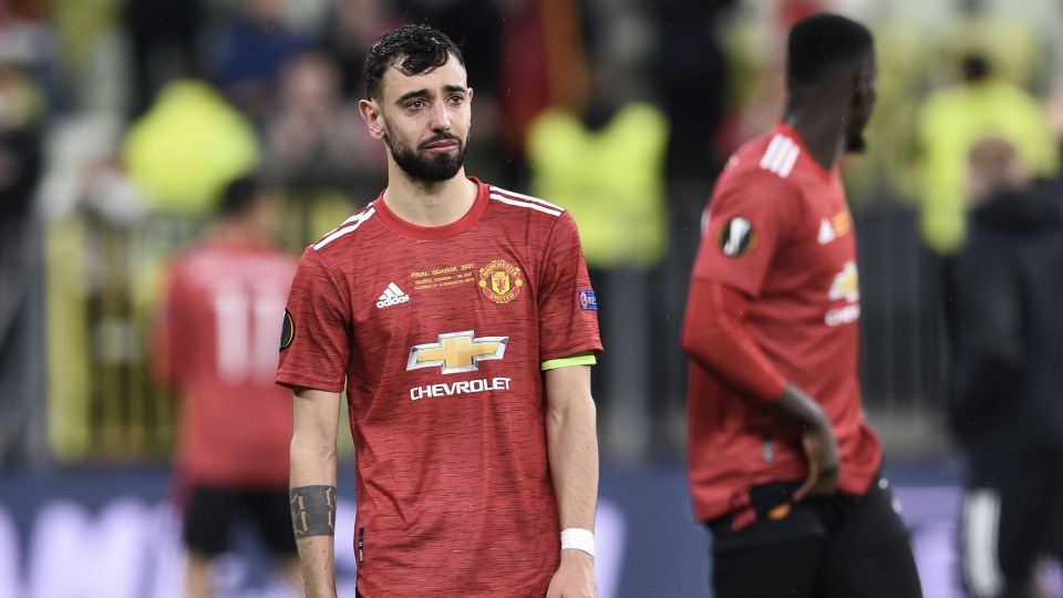 Bruno Fernandes bật khóc khi MU lỡ chức vô địch Europa League