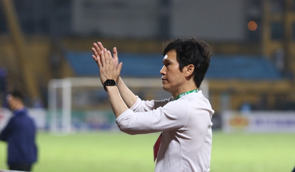 Tại sao trận gặp SLNA sẽ định đoạt tương lai HLV Park Choong Kyun ở Hà Nội FC?