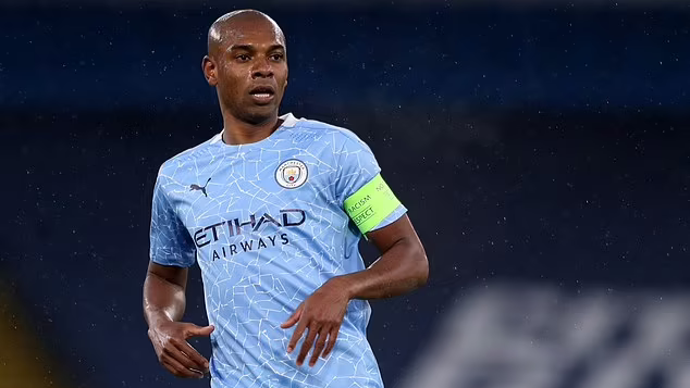 Fernandinho đứng trước cơ hội lập kỷ lục cùng Man City ở cúp C1