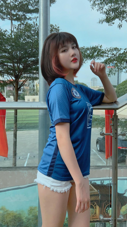 Xinh đẹp, mê bóng đá hot girl fan Chelsea gây sốt cộng đồng mạng Việt