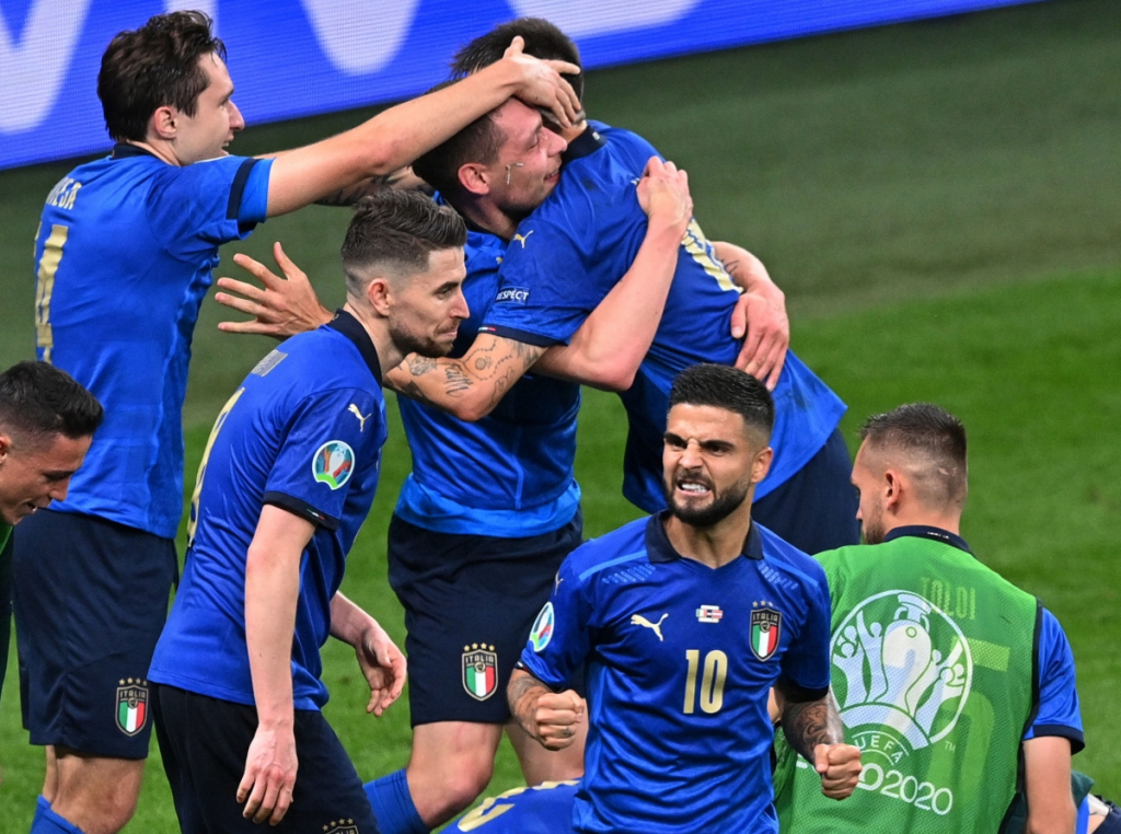 Tiết lộ: Tuyển Ý vào chung kết EURO 2020 nhờ rượu vang hệ tâm linh