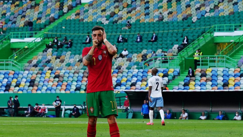 VIDEO: Siêu phẩm nã đại bác của Bruno Fernandes trong màu áo Bồ Đào Nha