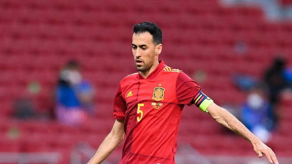 Busquets âm tính Covid-19, sẵn sàng tái xuất giúp TBN đánh bại Ba Lan