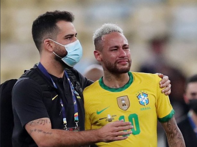 VIDEO: Neymar khóc như mưa sau thất bại ở chung kết Copa America 2021