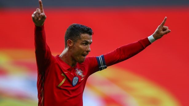 Ronaldo tiến sát kỷ lục kinh điển trong màu áo ĐT Bồ Đào Nha