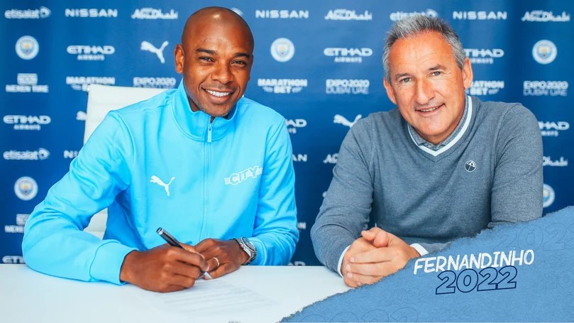 Man City gia hạn hợp đồng với Fernandinho đến năm 2022