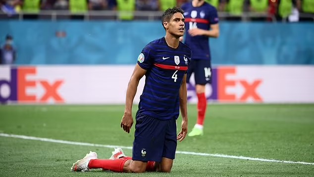 Raphael Varane, Hugo Lloris chạm đáy nỗi đau sau thất bại của Pháp