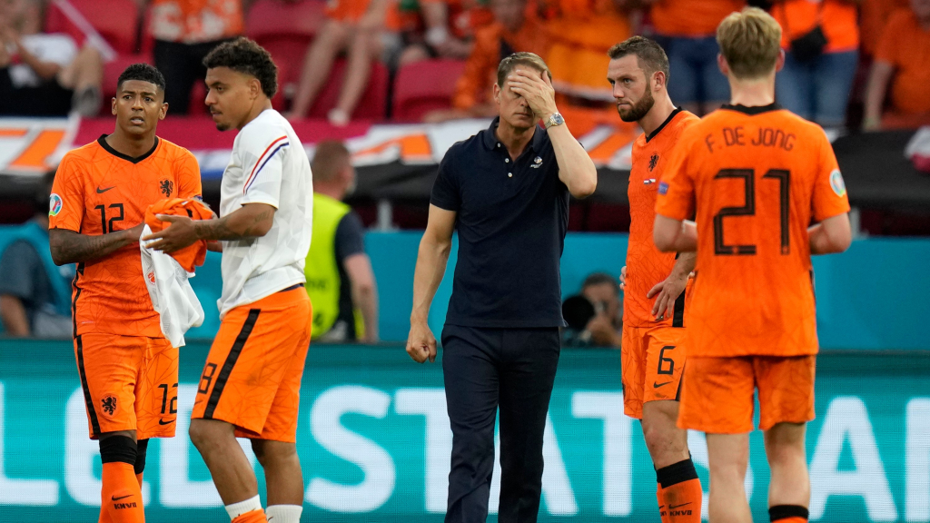 Hà Lan chia tay HLV trưởng sau thất bại thảm hại ở Euro 2020