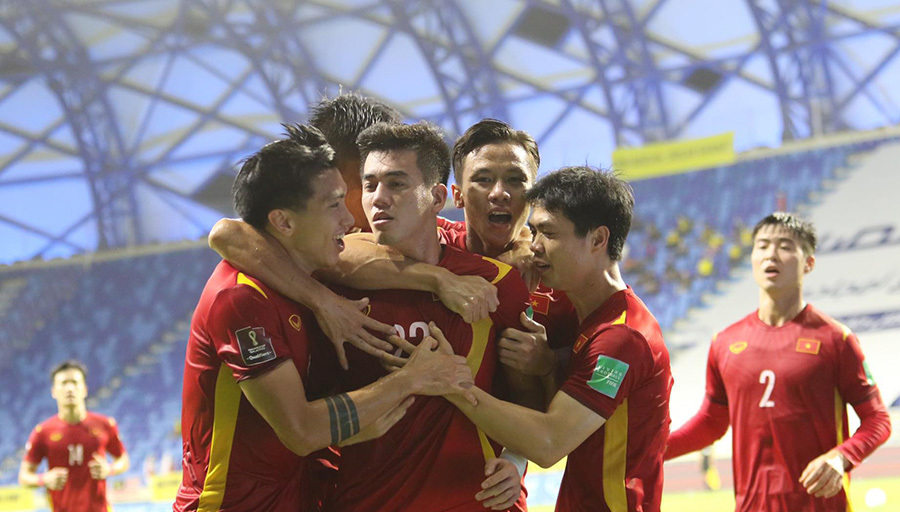 Không khí sôi động trong phòng thay đồ của ĐT Việt Nam sau trận thắng Malaysia