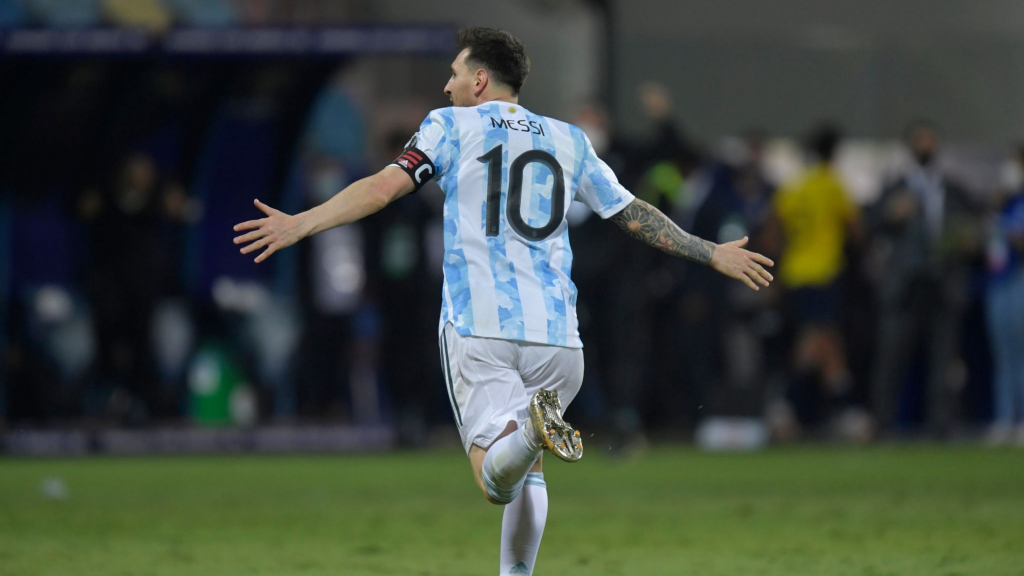 Messi nổ siêu phẩm, Argentina đè bẹp Ecuador để góp mặt ở bán kết Copa America