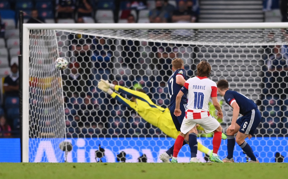 VIDEO: Chiêm ngưỡng Modric lập siêu phẩm trivela đẳng cấp vào lưới Scotland