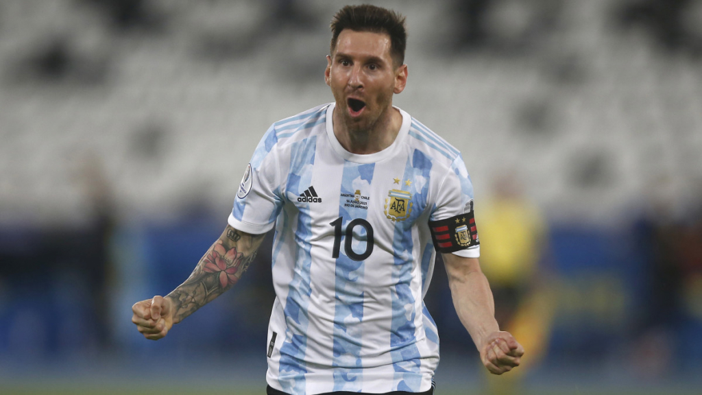 VIDEO: Messi vẽ siêu phẩm đá phạt, lập kỷ lục vượt Ronaldo