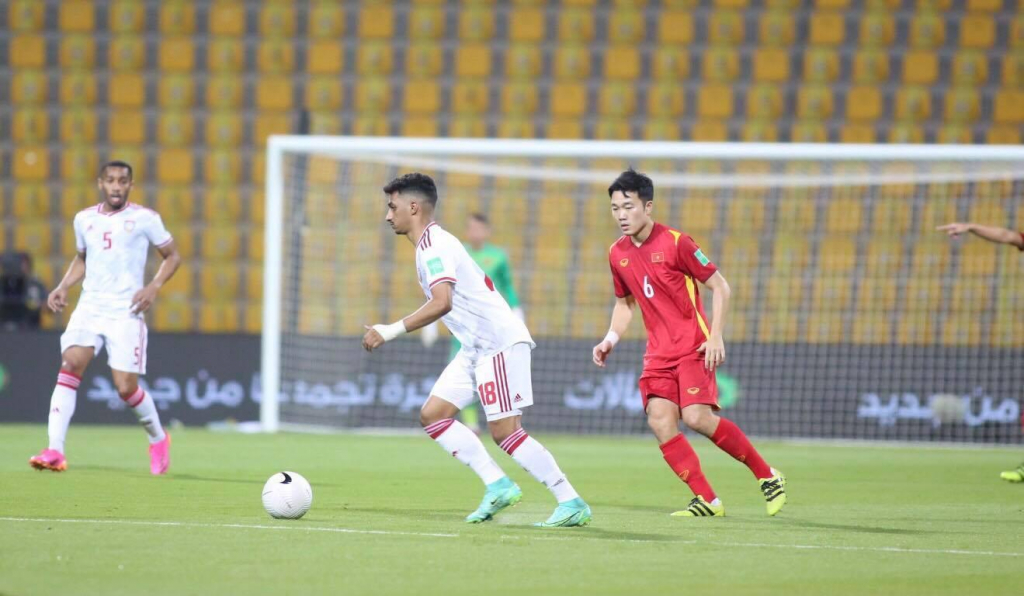 Tuyến giữa ĐT Việt Nam đã mắc lỗi như thế nào ở hai bàn thua đầu tiên trước UAE?