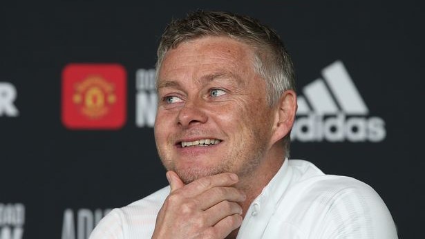 Ole Solskjaer lý giải vì sao MU không hành động như Liverpool