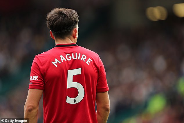 Bruno Fernandes “thêm dầu vào lửa” vụ Maguire và Ronaldo tại MU