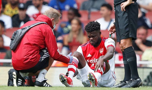 Arsenal lo sốt vó với chấn thương của Partey ở trận gặp Chelsea
