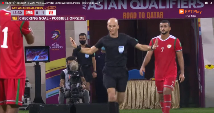 Trọng tài FIFA double check VAR để “tìm bằng được lỗi” ở bàn thắng của Tiến Linh?