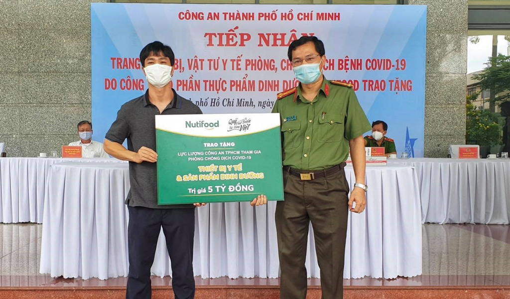 Công Phượng tiếp sức cho tuyến đầu chống dịch Covid-19