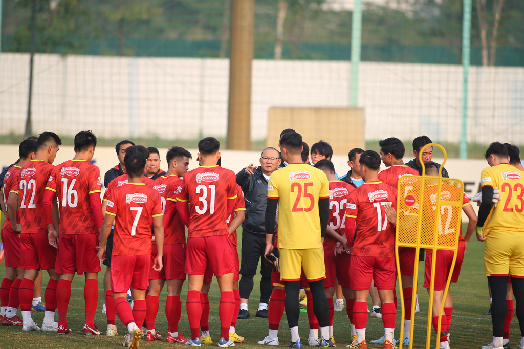 Ảnh: ĐT Việt Nam tập luyện trước thềm AFF Cup, Quang Hải tiếp tục là điểm nhấn