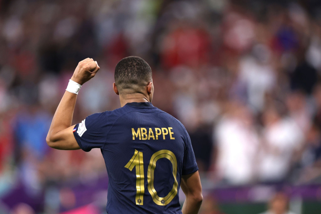 Quên Messi và Ronaldo đi, World Cup là show của Mbappe