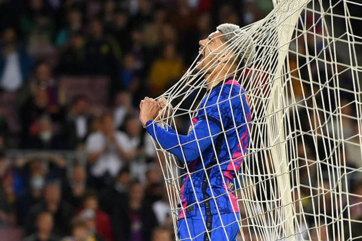 Barca thảm bại: Khi Camp Nou đang bị 