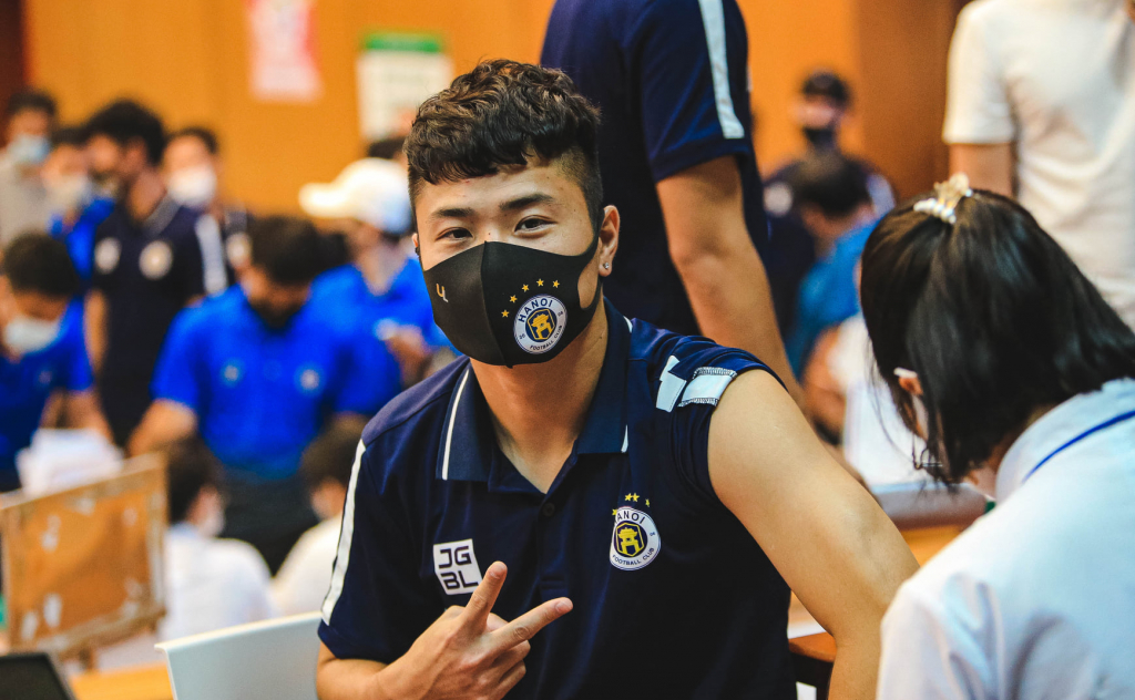 Hà Nội FC hoàn thành 2 mũi tiêm vaccine Covid-19, sẵn sàng chinh phục AFC Cup