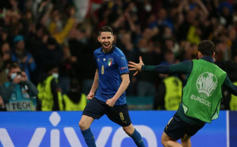VIDEO: Jorginho và pha nhảy chân sáo lạnh như băng giúp Ý vào CK EURO
