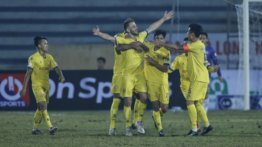 Lãnh đạo Nam Định đề xuất huỷ V.League nếu giải hoãn 8 tháng