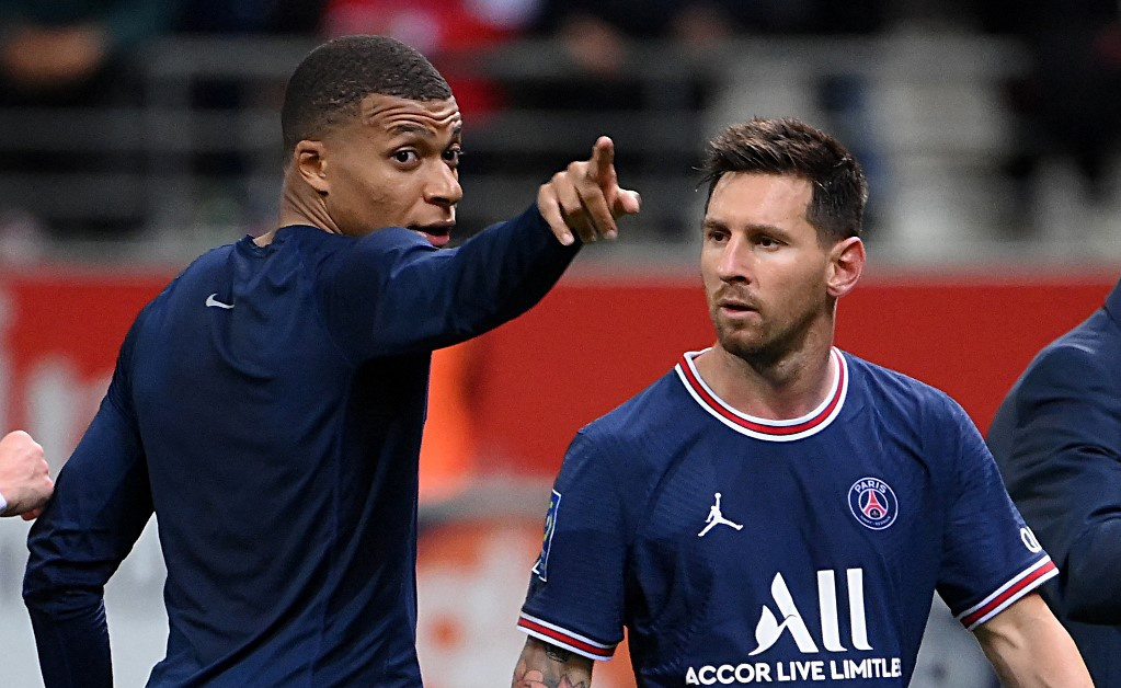 Khi hào quang Messi đang thôi thúc Mbappe gần Real Madrid hơn một bước