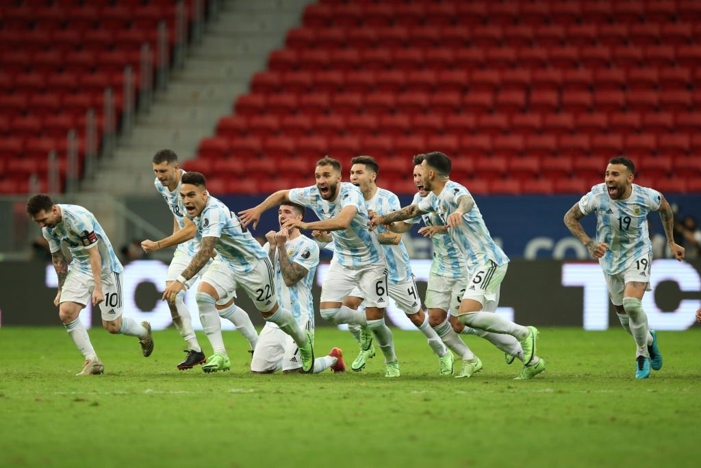 Thắng Colombia ở loạt đấu súng, Messi và Argentina vào chung kết gặp Brazil