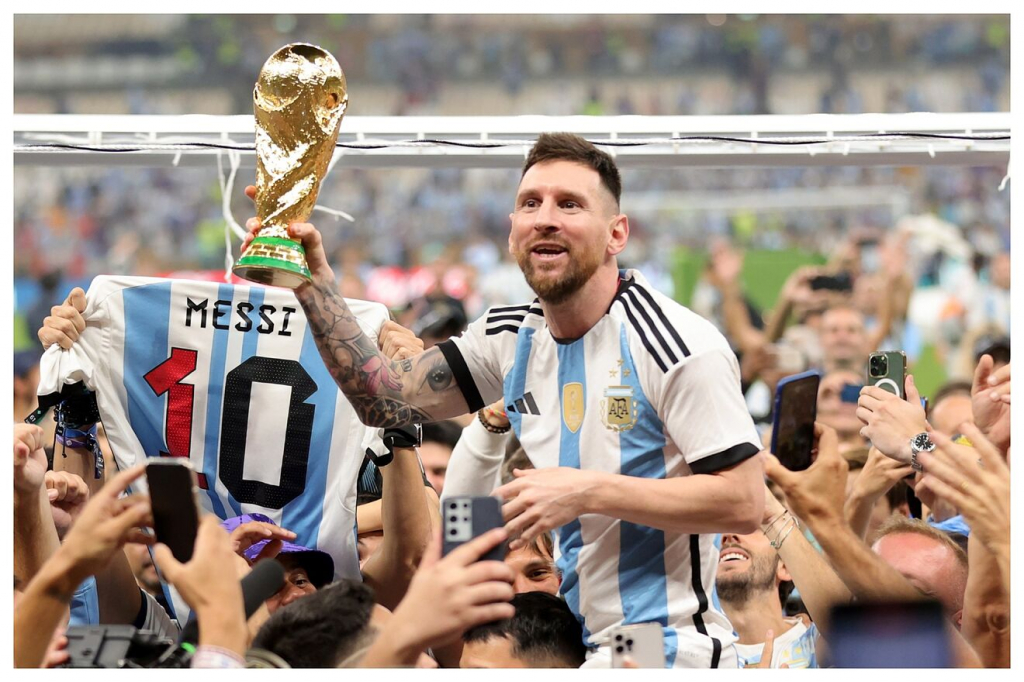 Hậu World Cup, Messi bật khóc nức nở khi ăn sáng vì xúc động 