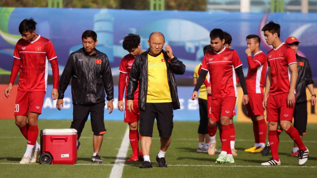 ĐT Việt Nam thiệt thòi như thế nào khi V.League bị hoãn?